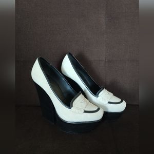 Alice X Olivia by Stacey Bendet. Dust White Leather heels, Size 7.5 Woman's